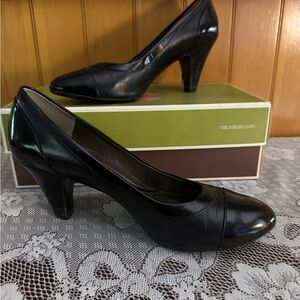 Ladies size 7 black pumps